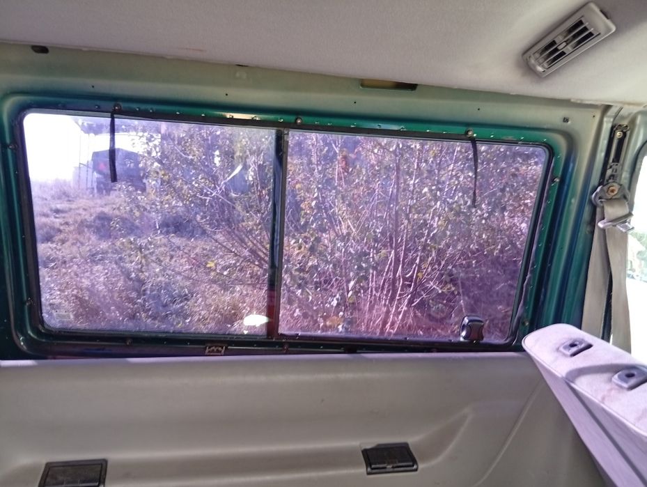 VW T4 Szyba przesuwana lewa za kierowcą kompletna sprawna