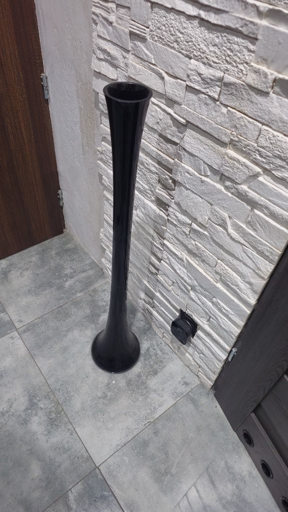 Wazon na kwiaty czarny