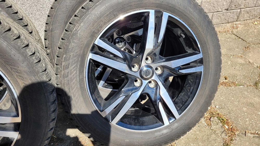 koła opony zimowe volvo xc60 xc40 R design 235/55/18 Nokian 2024r