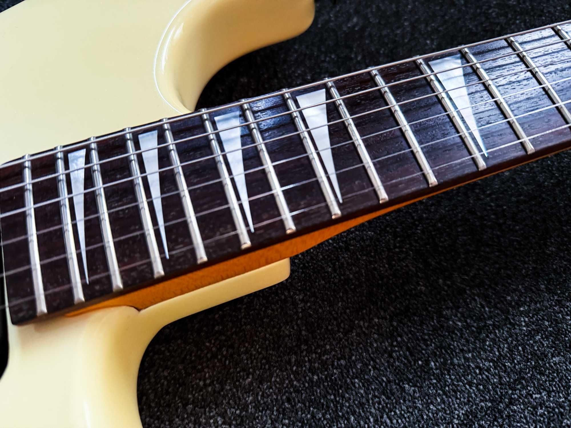 Charvel Model 4 Pearl White + pokrowiec