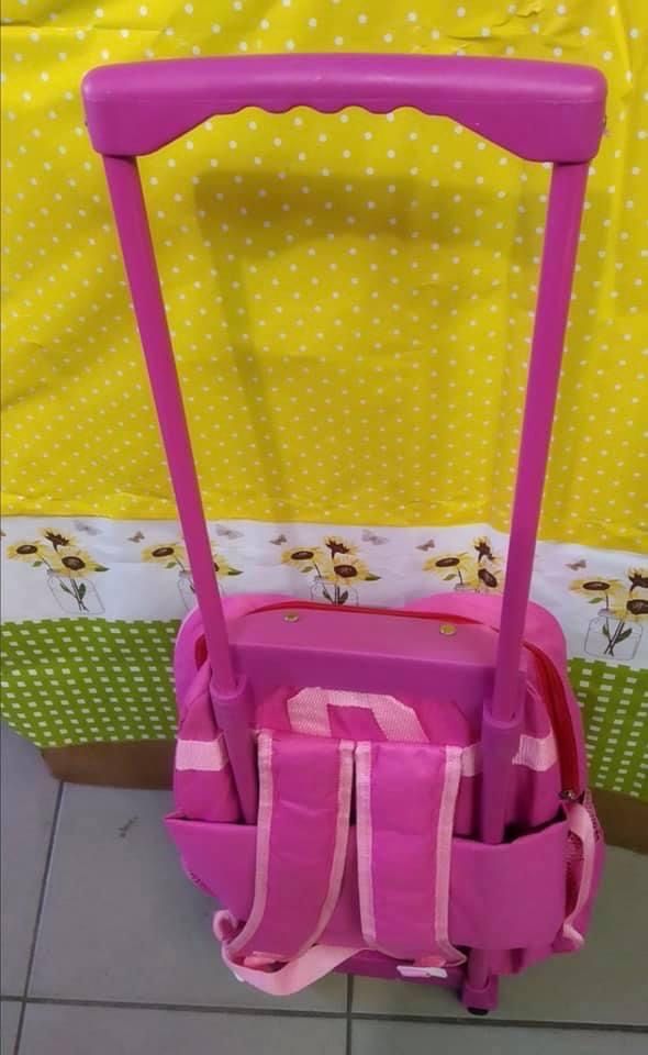 Дитячий рюкзак на колесах для дівчинки