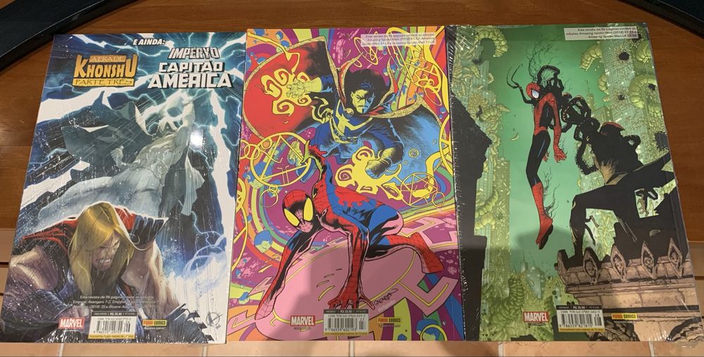Panini Comics Marvel: Vingadores e Espetacular Homem-Aranha