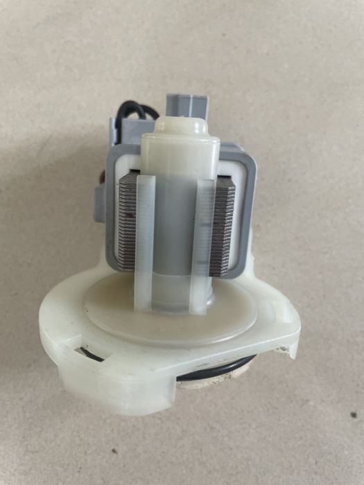 Silnik pompy odpływowej do zmywarki Beko DIN48533