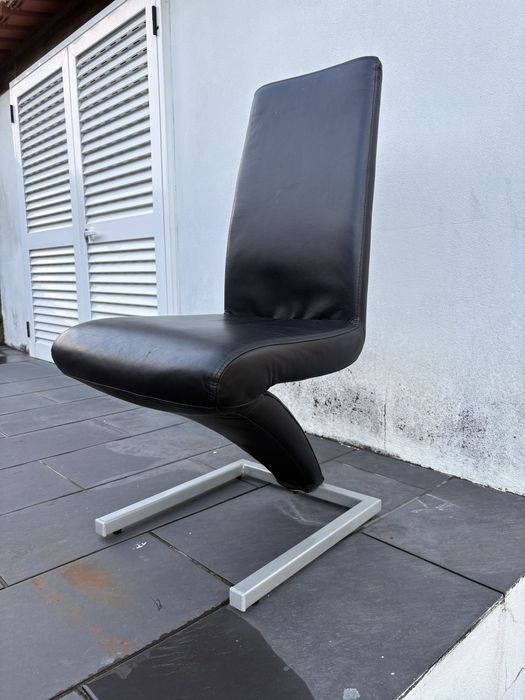 6 cadeiras em pele preta