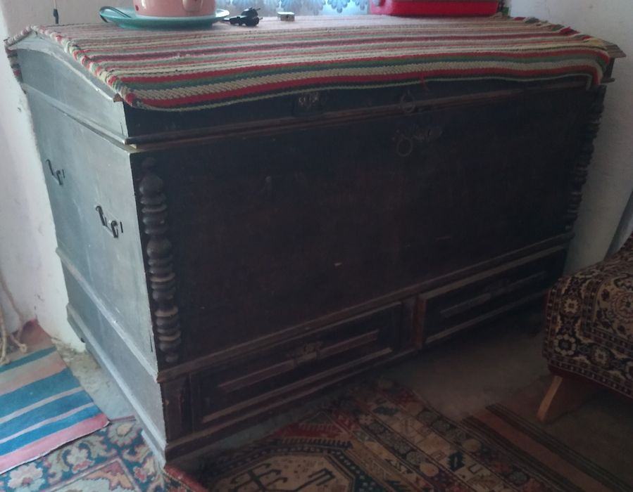 Старовинний сундук