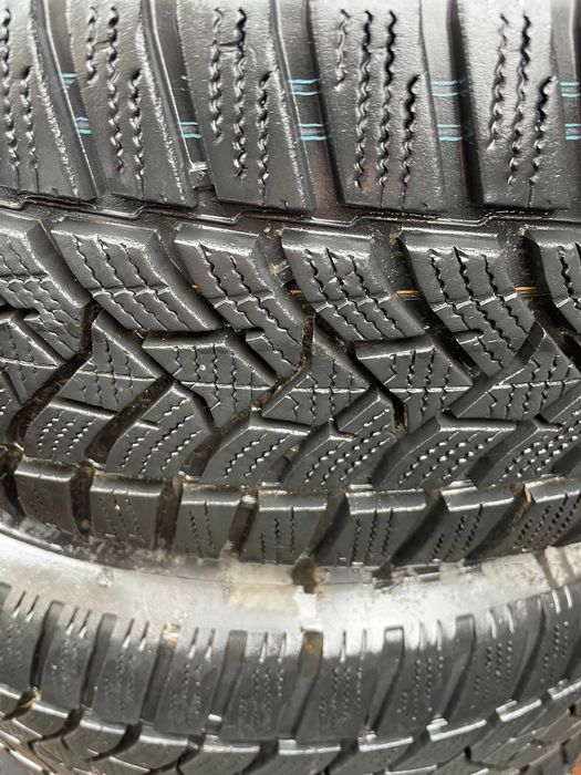OPONY Zimowe Firmy Dunlop 195/65 R15 stan bdb 8mm 4szt