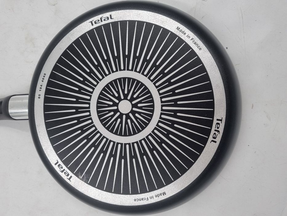 Patelnia Tefal Hard Titanium Essential, 28 cm