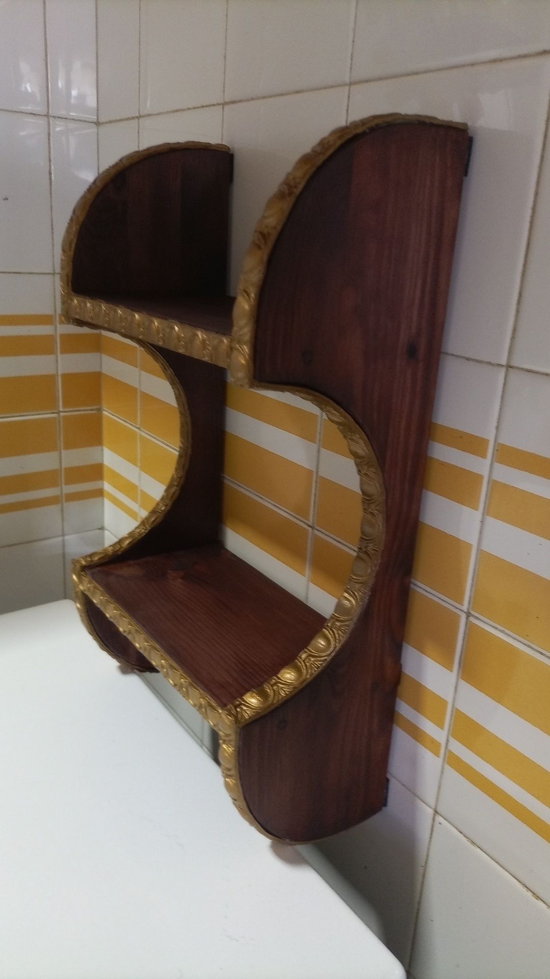 Estante pequena decorada e c/sem frascos