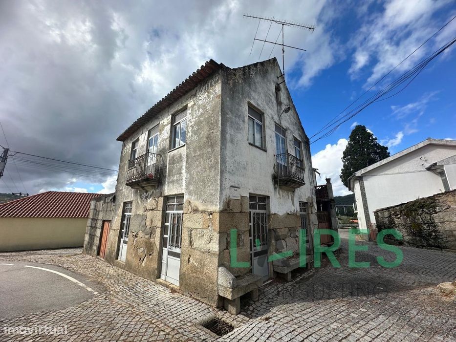 Moradia em pedra para restauro - Vila Cova de Tavares