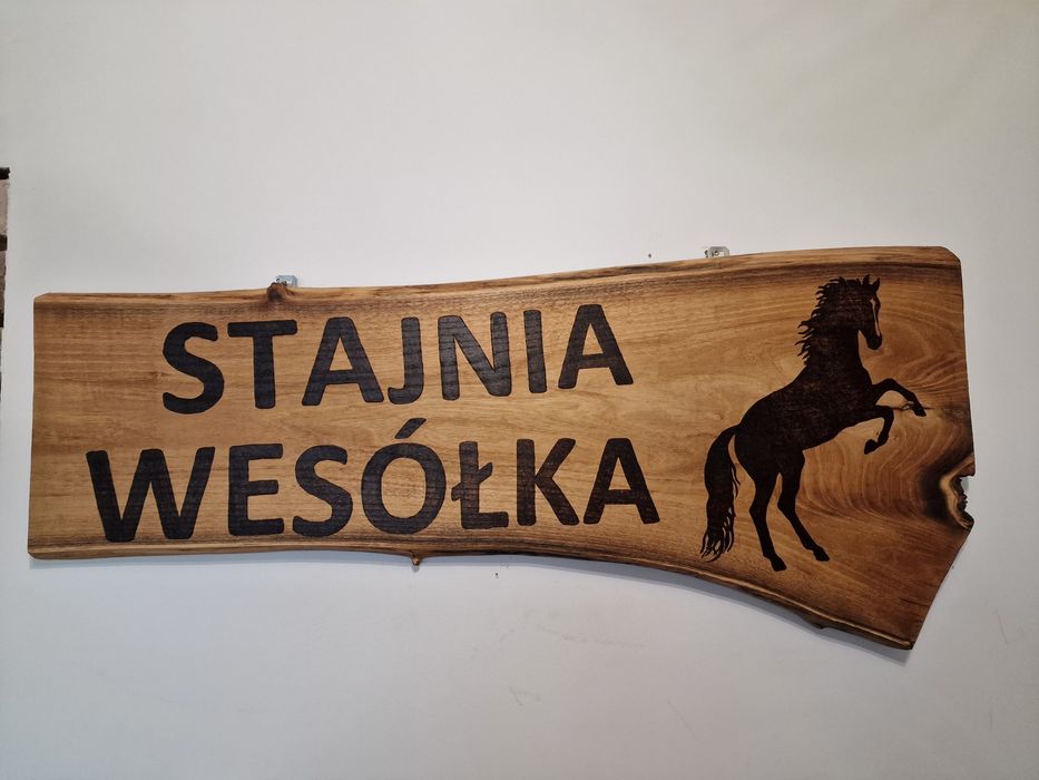 Logo grawer szyld zegar ulica zyczenia nazwa baru wypalane w drewnie