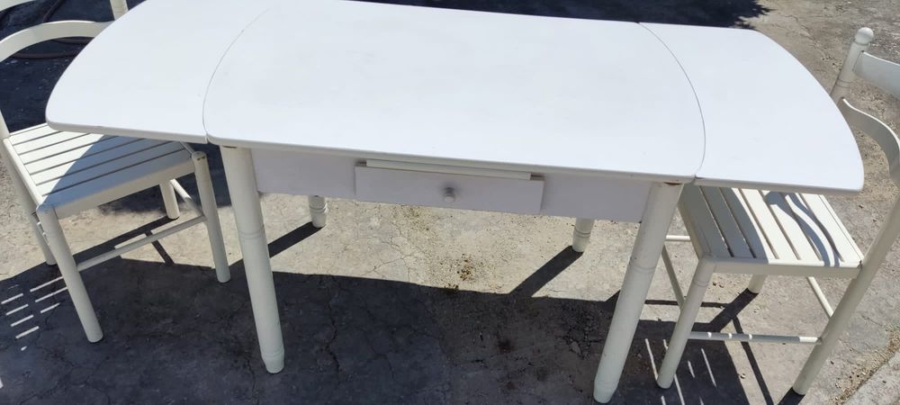 Mesa extensível + cadeiras