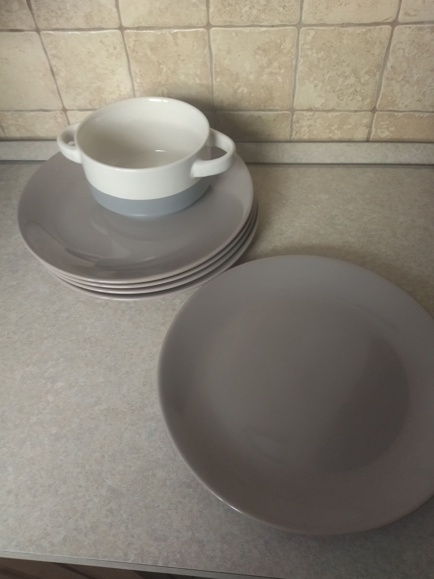 Talerze obiadowe ceramiczne- stan nowe