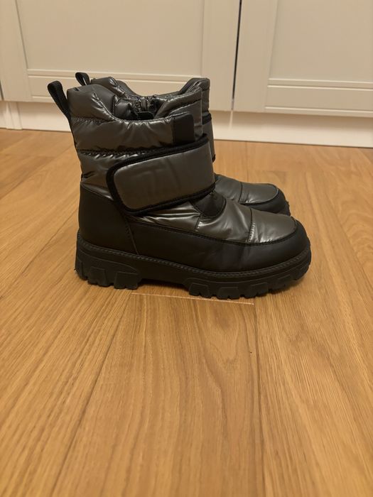 Kozaki/śniegowce ocieplane dla dziewczynki Reserved rozmiar 35