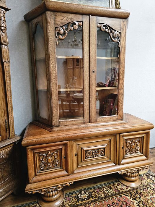 Rzeźbiona witryna serwantka na kulistych nogach #883 Stylowy Węgrów