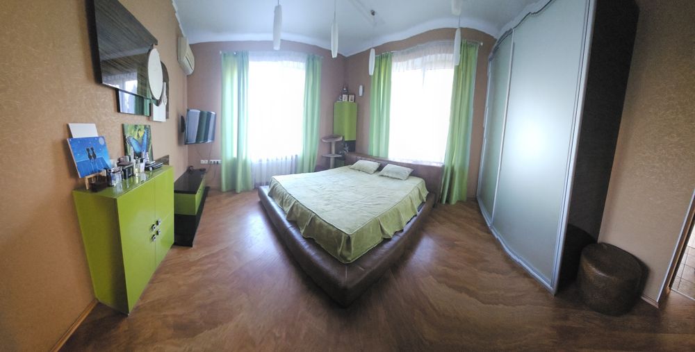 Спальня комод ліжко шафа-купе пуф