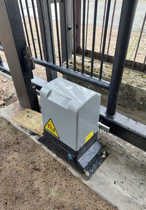 Automat do bramy przesuwnej 380 W do 600 kg i 12 m długości