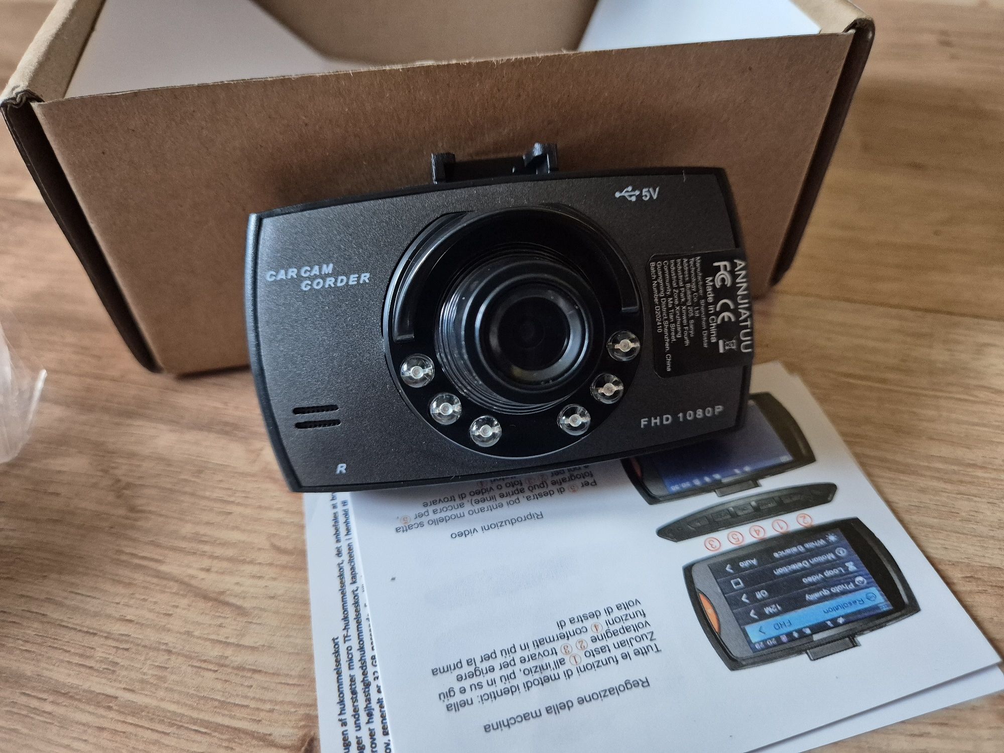 Kamera samochodowa NOWA +   karta pamięci 32gb