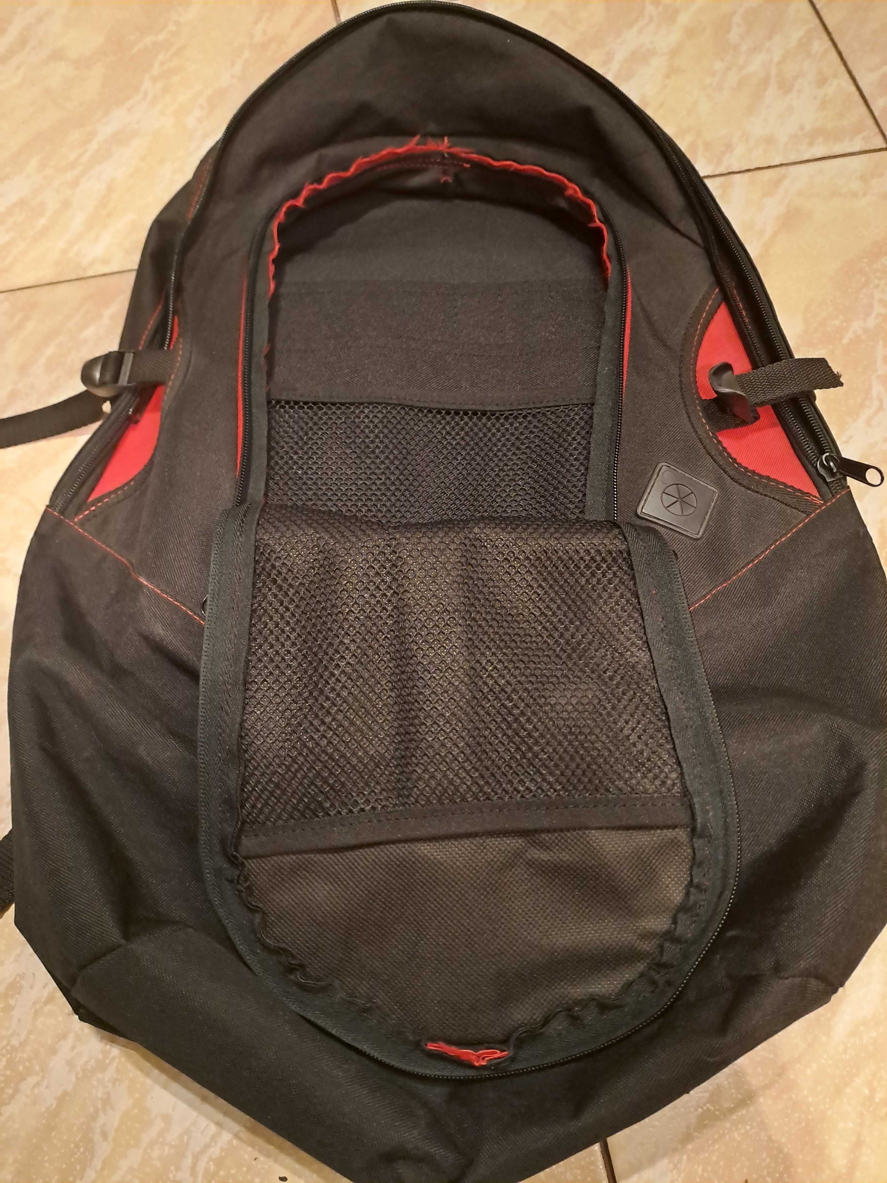 Duży plecak na laptopa firmy GRG na 18'