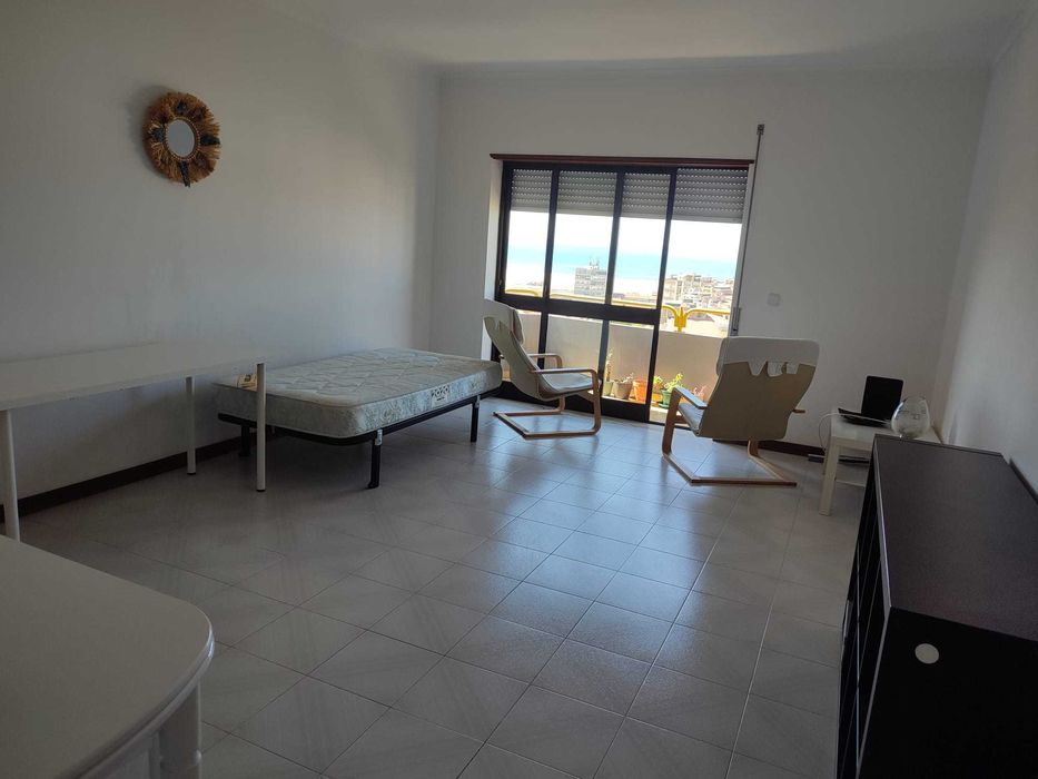 Arrenda-se quartos individuais em Buarcos. Excelentes vistas.