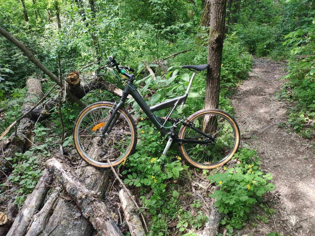 Cannondale Super V. Retro MTB Full suspension.