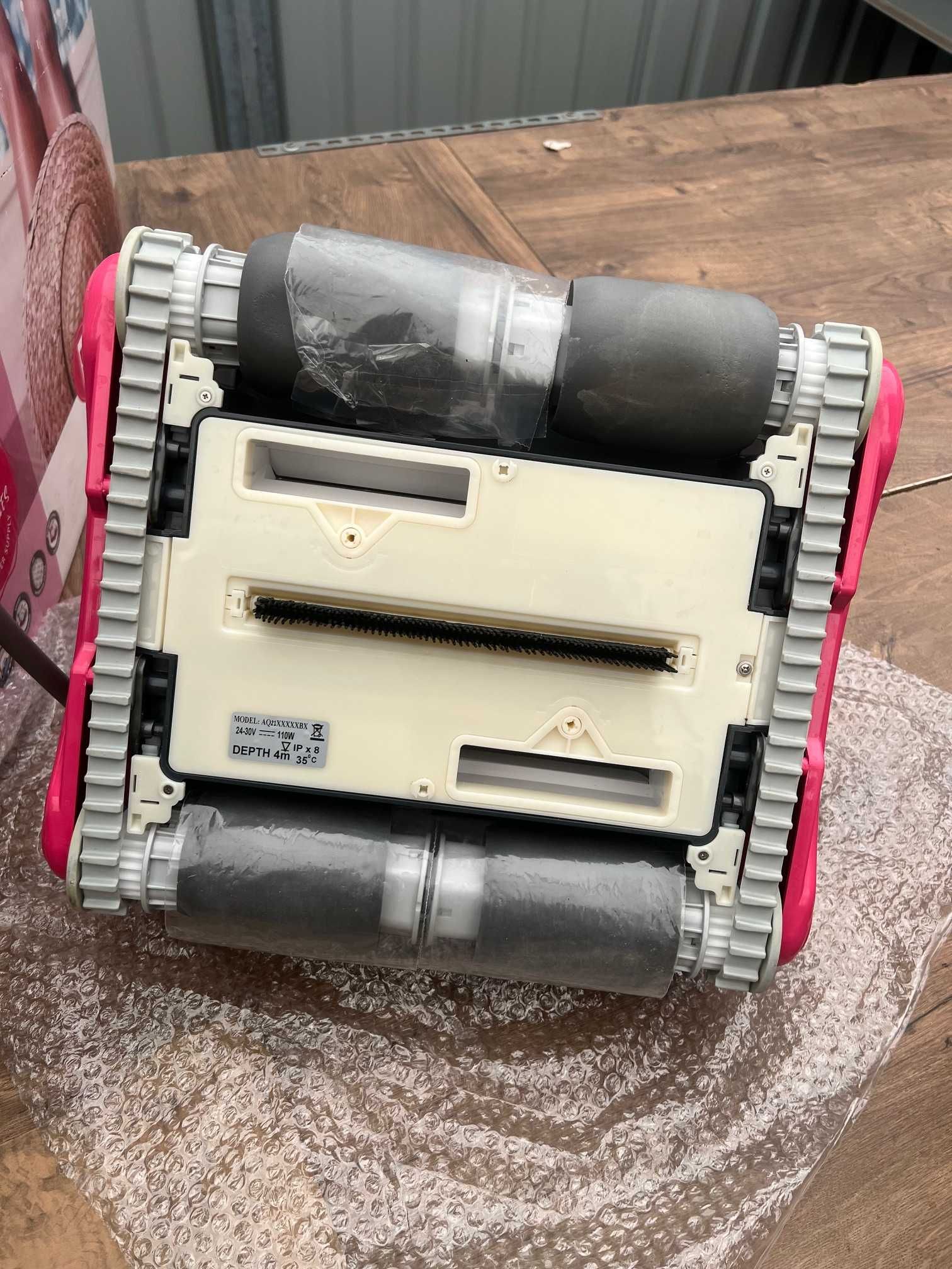 BWT D100 PLUS  smart robot czyszczący do basenu robot basenowy