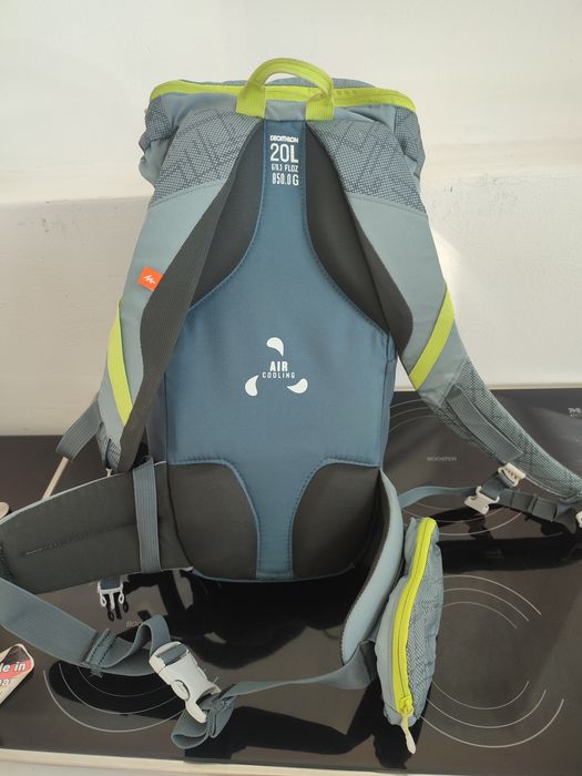 Quechua – це французький бренд одягу та спорядження для пішого туризму