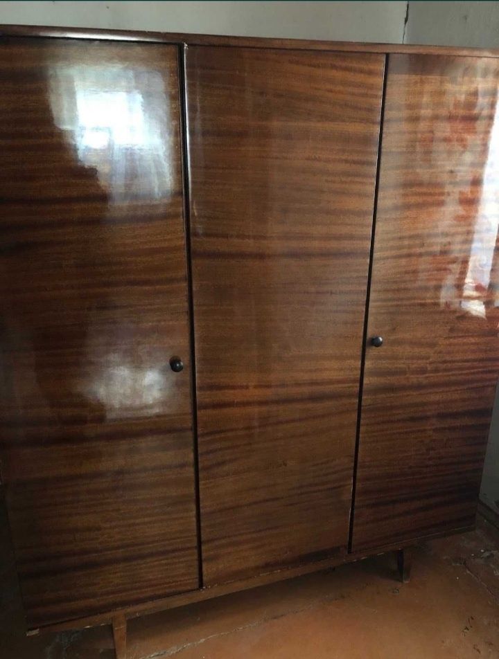 Шкаф  деревянный