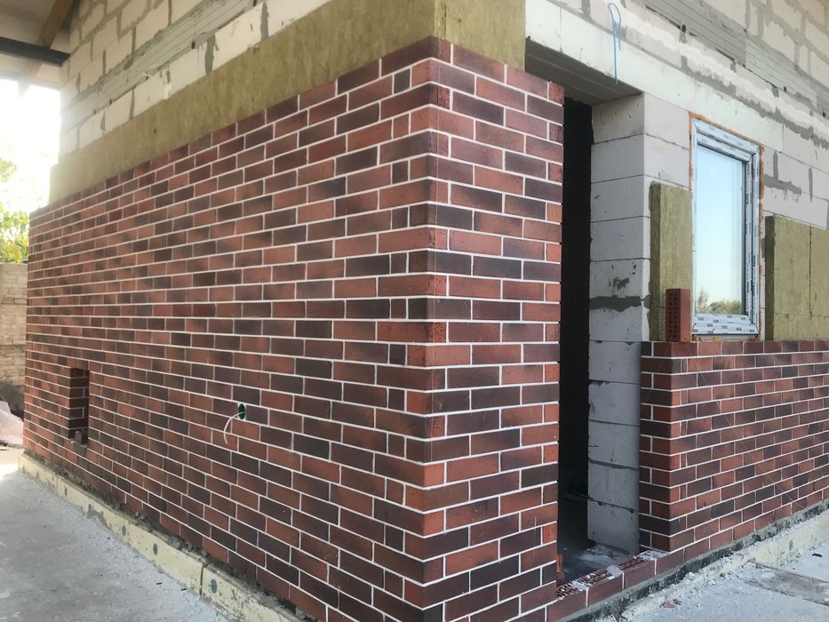 Монтаж фасадных термопанелей под клинкерный кирпич.