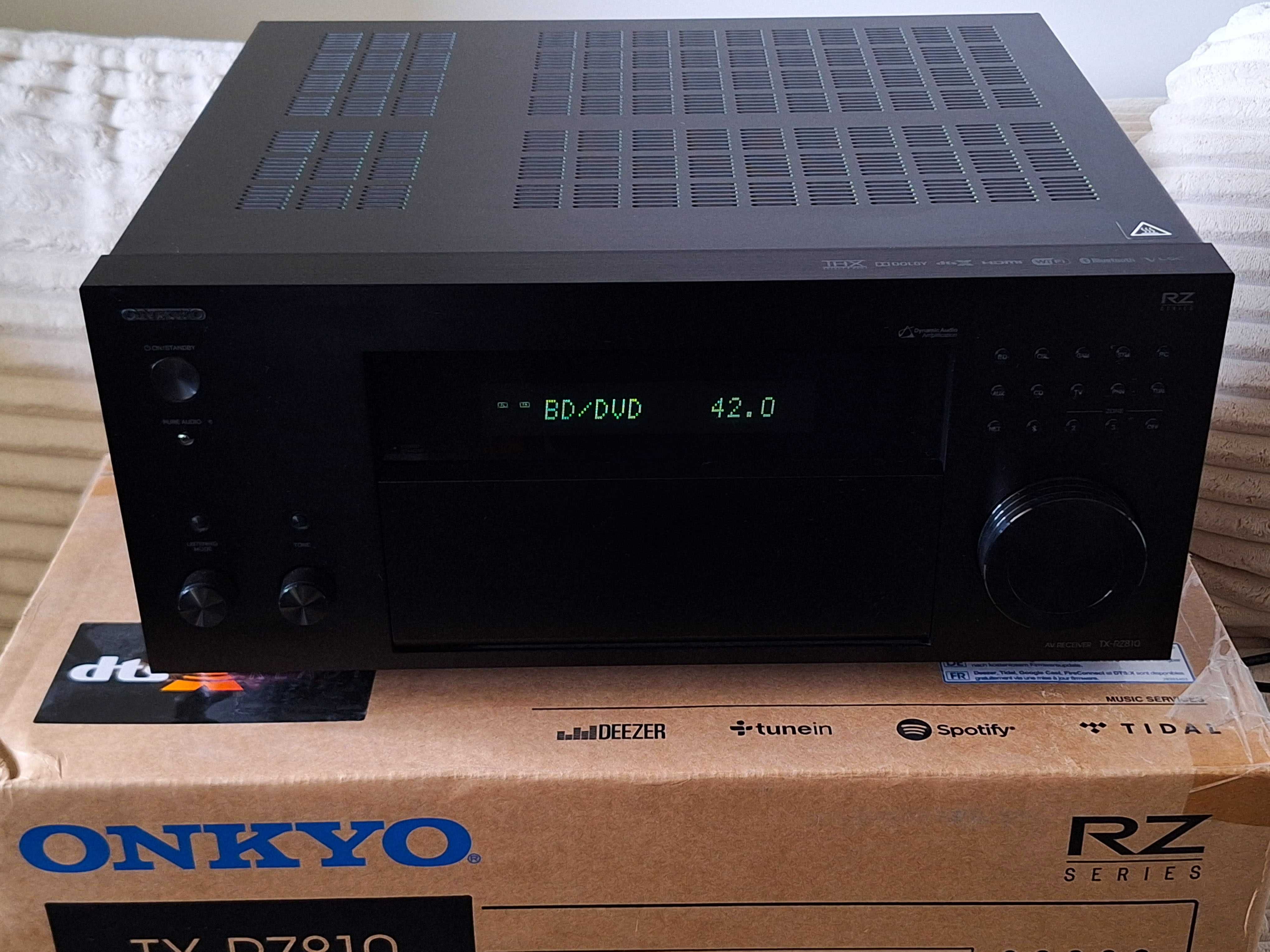 Amplituner kina domowego Onkyo TX-RZ810 (stan gabinetowy)