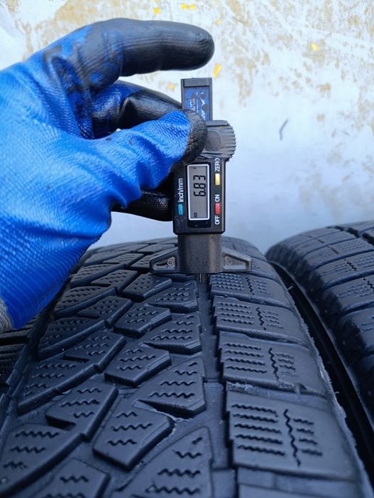 Продам комплект шин зима 215/65-16C Bridgestone Blizzak
