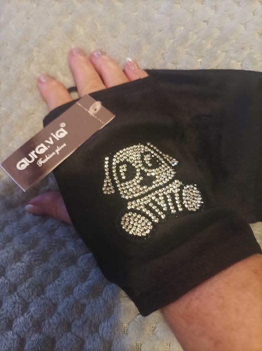 Rękawiczki damskie welurowe bez palców.