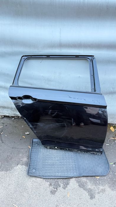 Продам заднюю правую дверь от Volkswagen b8