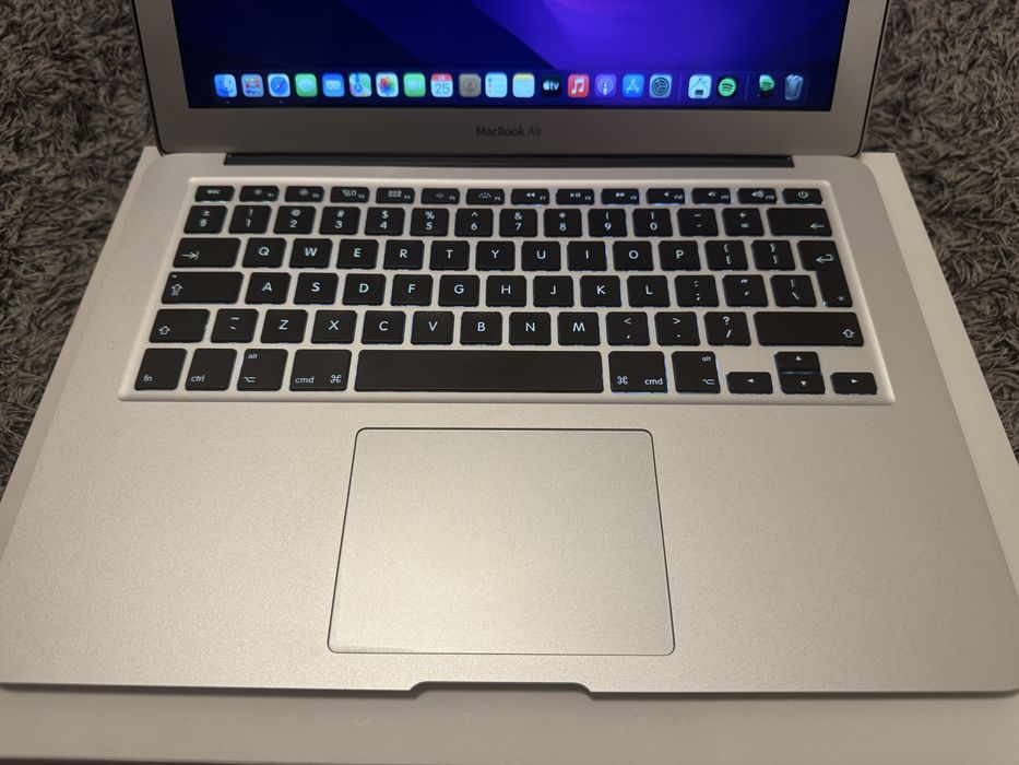 Macbook Air z 2017, 13 calowy, 8GB RAM, 256GB 157 cykli