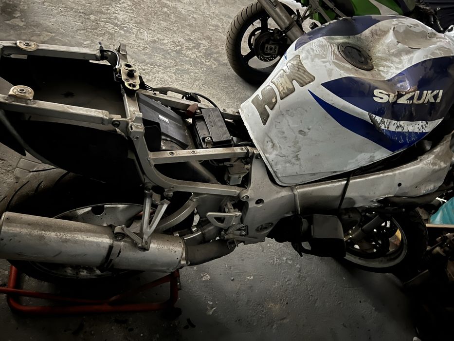 MATERIAL E (QUADRO GSXR 750 injeção até final do mês)