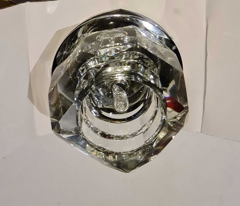 Sprzedam oprawy do sufitów podwieszanych