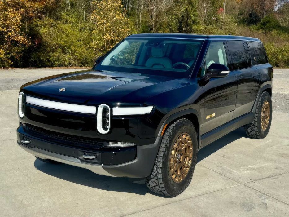 Rivian R1S Adventure Quad Motor      2023