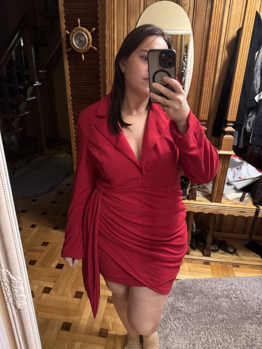 червона сукня плаття