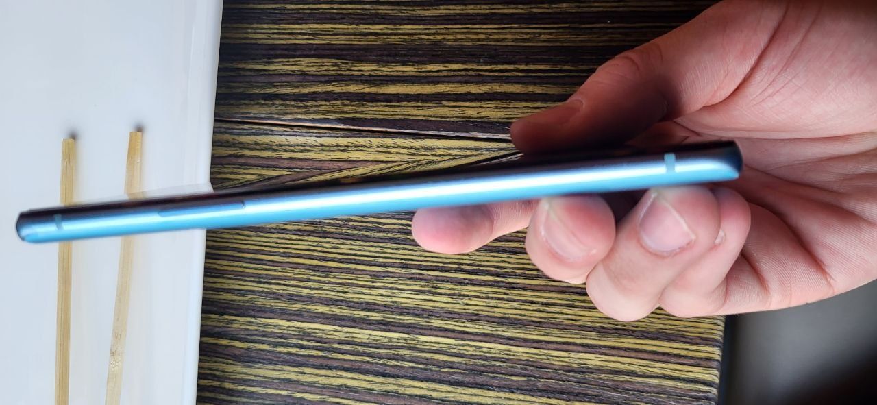Продам OnePlus 9R 8/256