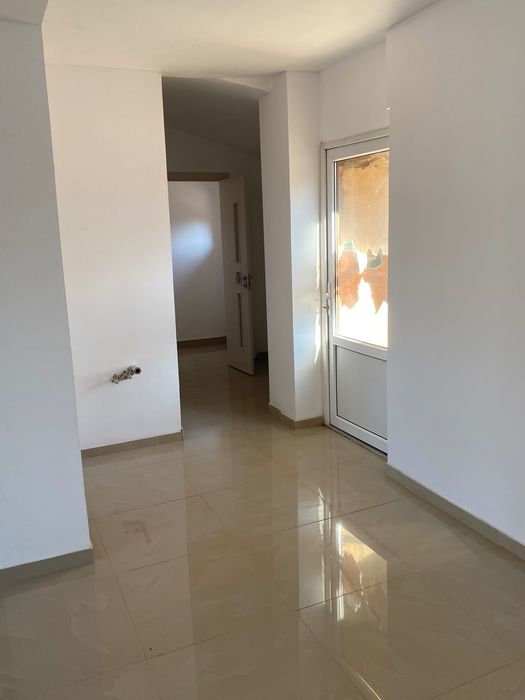 Продається комерційне приміщення магазину.