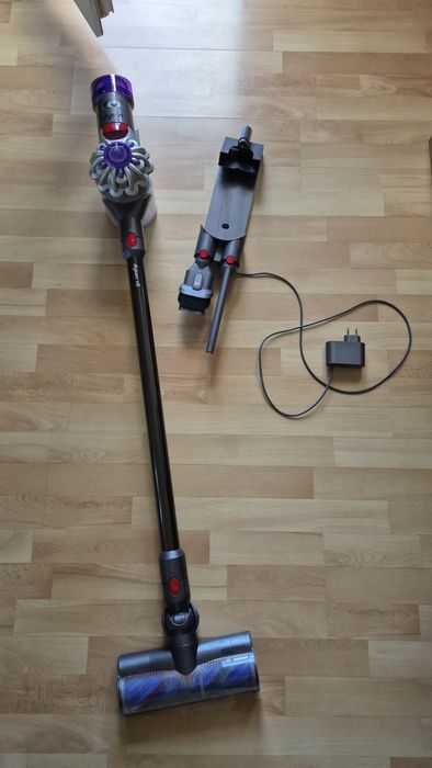 Odkurzacz pionowy Dyson v8