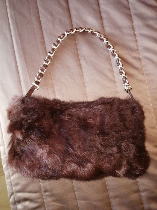 Pochete em pêlo castanho