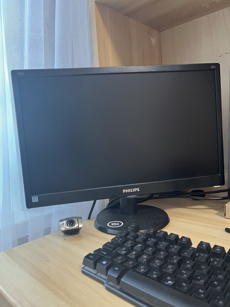Продам монитор philips 193v5l