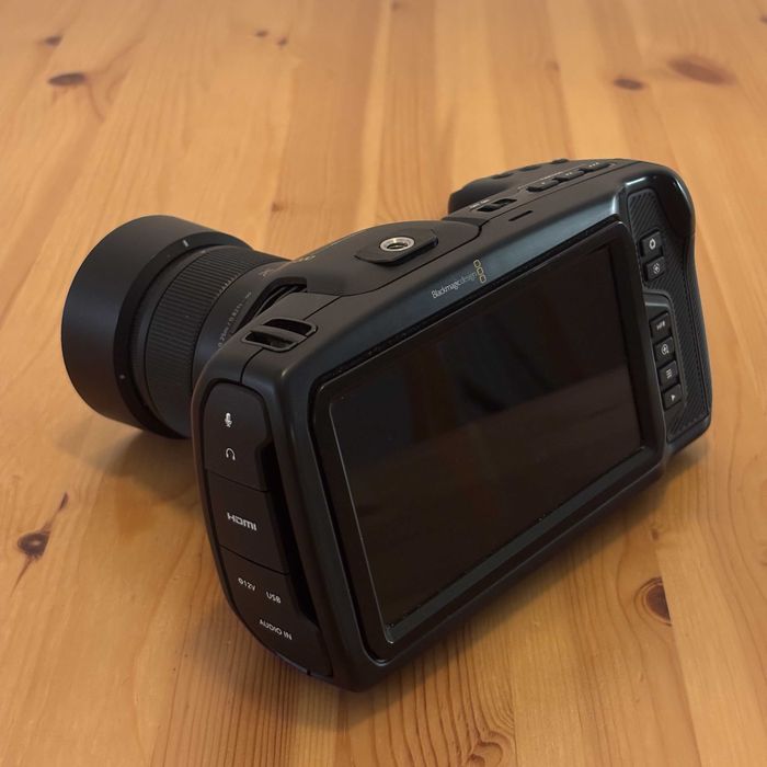 BlackMagic Pocket Cinema Camera 4K + Lumix 25mm f1.8