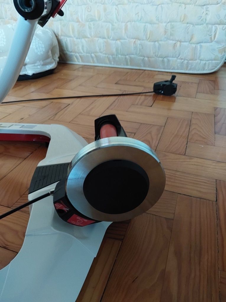 Rolo de treino de ciclismo Elite Qubo power mag smart b+