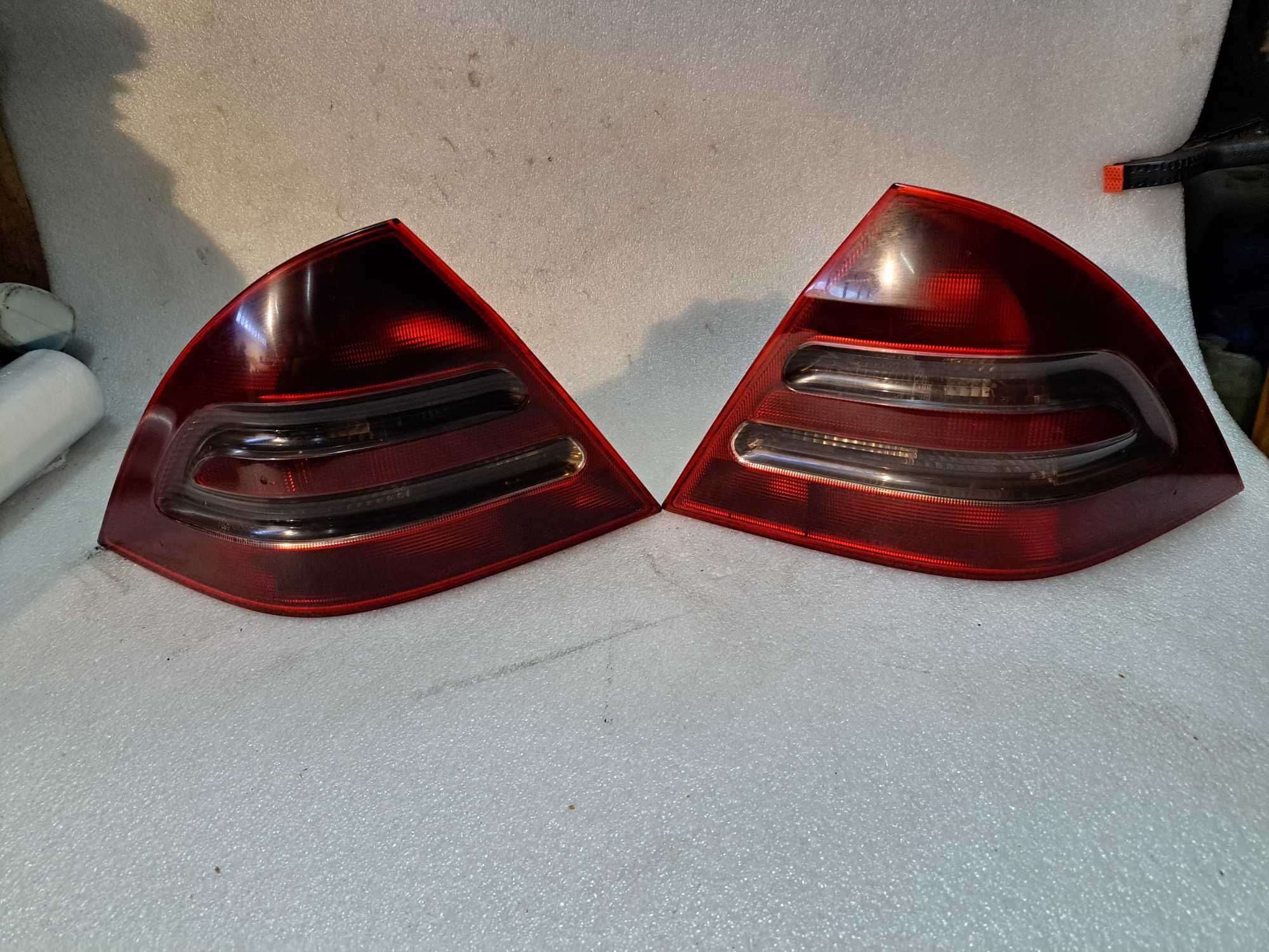 Lampy tył Mercedes C Klasa W203 Sedan kpl