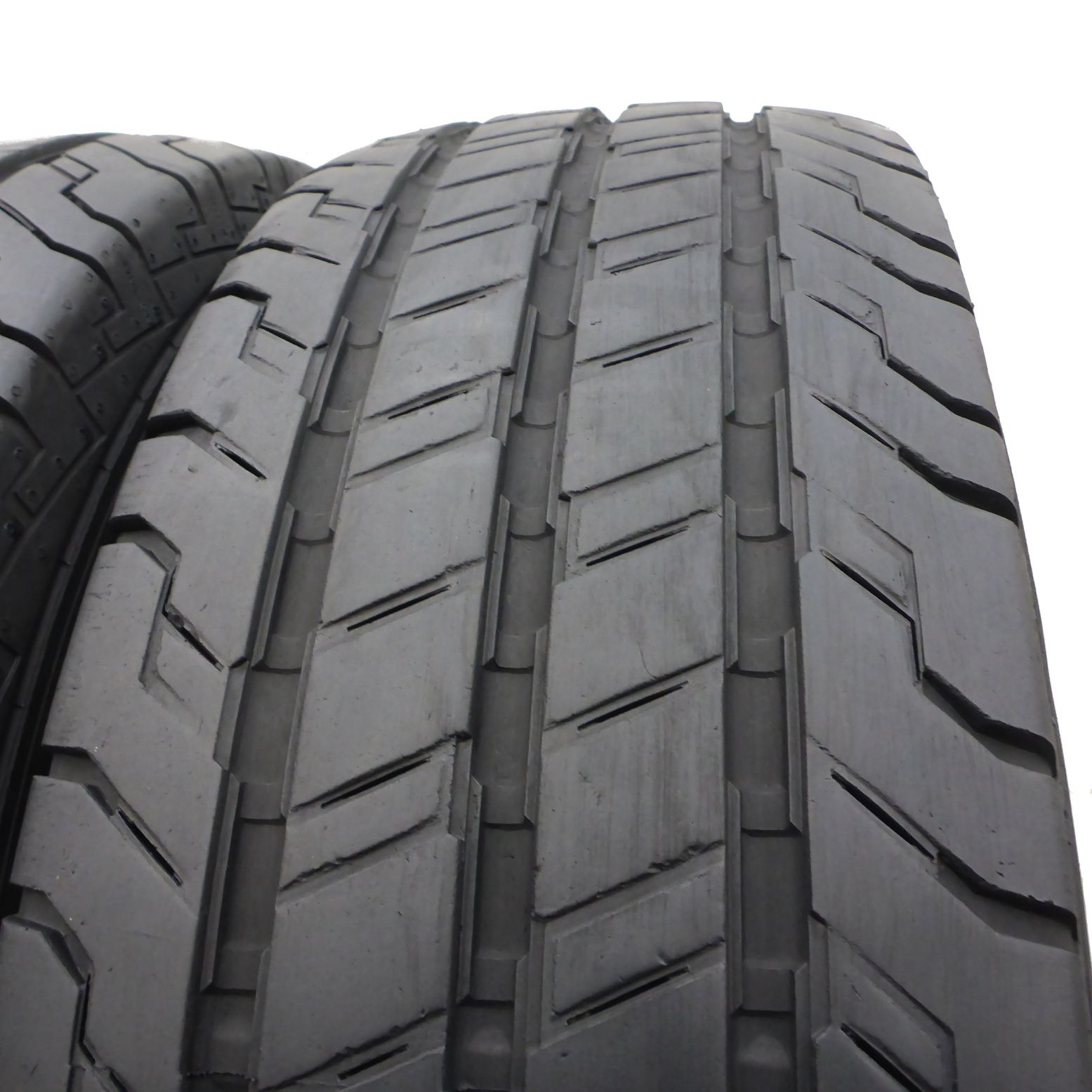 215/75/16C Continental 215/75R16C 116/114R Van 100 Lato 2018 7,5-8,4mm