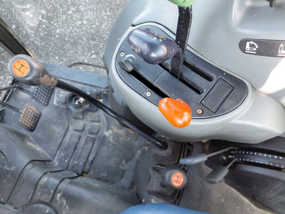 Trator usado NEW HOLLAND TN 55 S