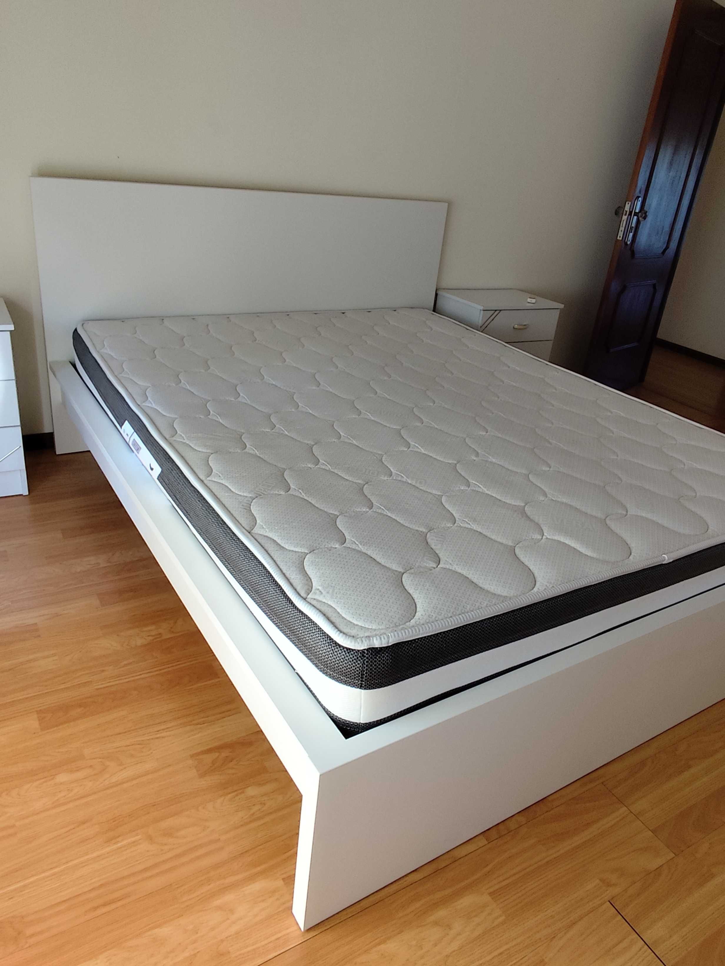 Cama de casal Ikea Malm 160x200, com colchão ortopédico
