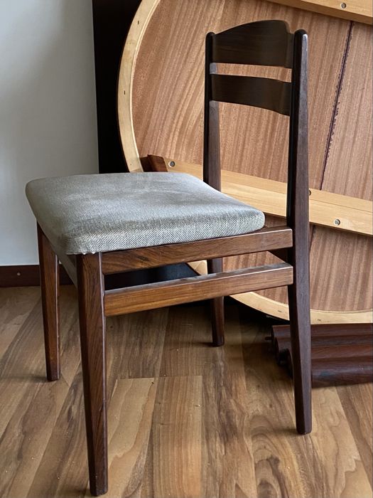 Cadeiras nordicas em pau santo