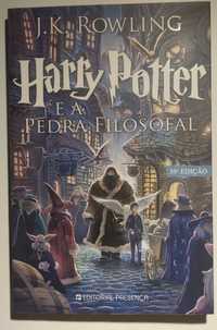 Livro "Harry Potter e a Pedra Filosofal"